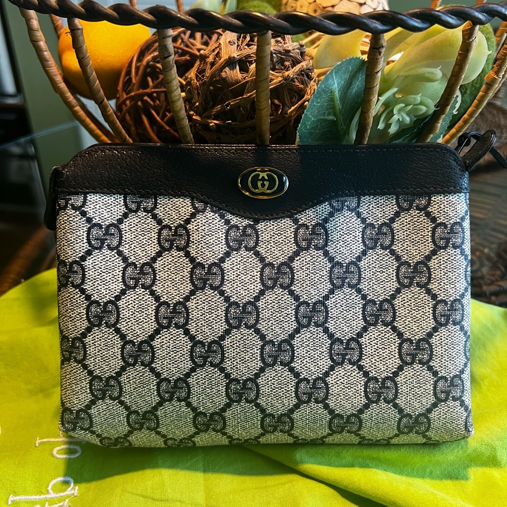 Gucci Supreme Pouch
